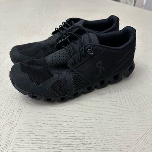 On cloud tennis shoes